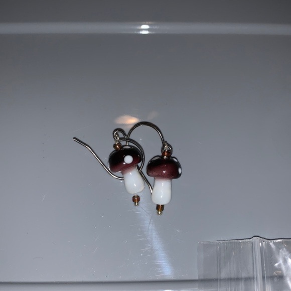 EARRINGS - Picture 1 of 2